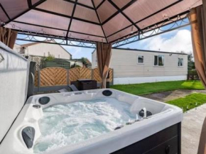 Hot tub. Countryside. Coast. 5* Patrington Haven Leisure Park, East Yorkshire